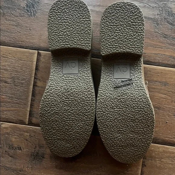 NWOT Dolce Vita Brown Leather Penny Loafers - Picture 5 of 6